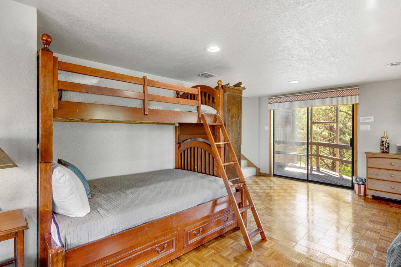 Spicewood Treehouse Villa Bagian luar foto