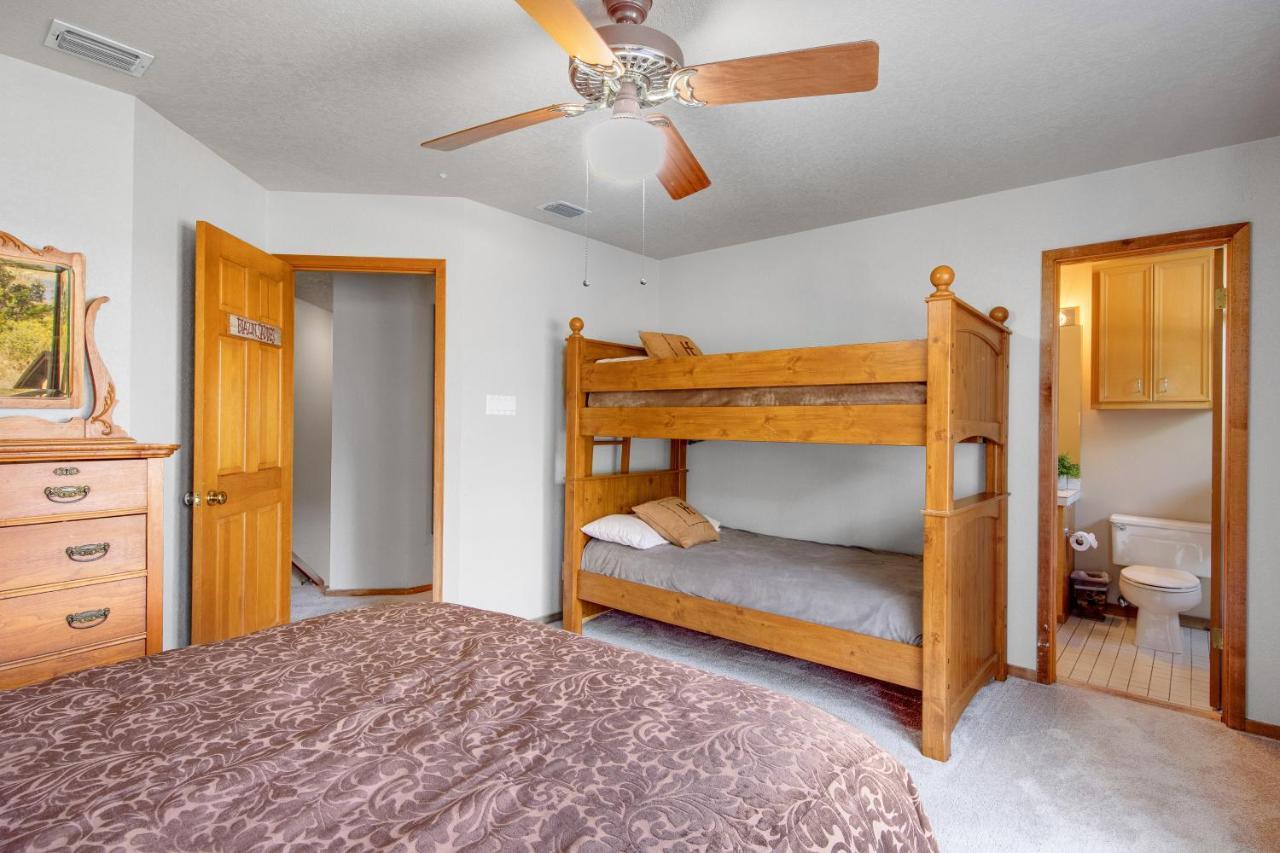 Spicewood Treehouse Villa Bagian luar foto