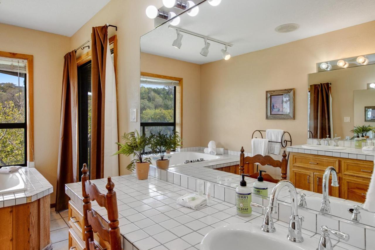 Spicewood Treehouse Villa Bagian luar foto
