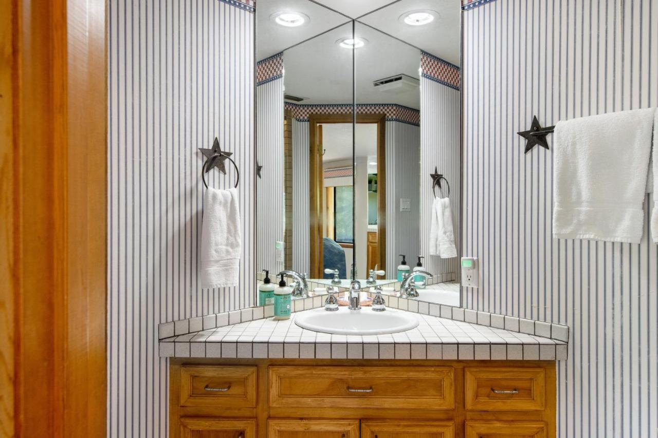 Spicewood Treehouse Villa Bagian luar foto